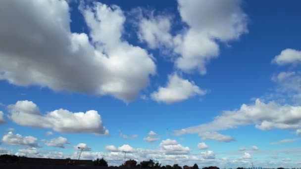 Cielo Más Hermoso Nubes Movimiento Sobre Ciudad — Vídeos de Stock
