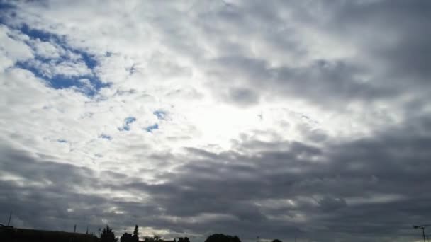 Langit Paling Indah Dan Awan Bergerak Atas Kota — Stok Video