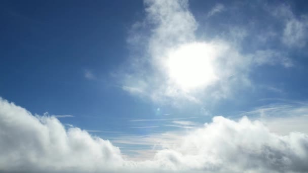 Высокий Ангельский След Драматичных Облаков Неба — стоковое видео