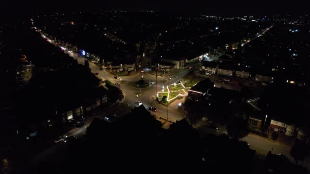 夜にはルトン タウン イングランドの豪華な空中ビュー ドローンのカメラで撮影した高角度映像 — ストック動画