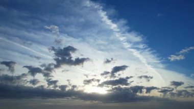 Sunset 'te Güzel Yüksek Açılı Dramatik Bulutların Görüntüsü