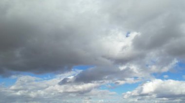 İngiltere 'de Muhteşem ve Dramatik Hareketli Bulutlar