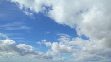 İngiltere 'de Muhteşem ve Dramatik Hareketli Bulutlar