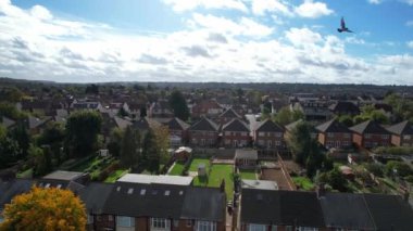 İngiliz Kasabasında Dramatik Bulutlar ve Rüzgarlar