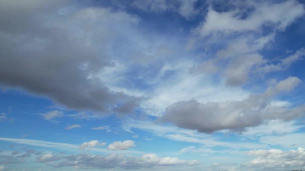 Dramáticas Nubes Vientos Sobre Ciudad Británica — Vídeos de Stock