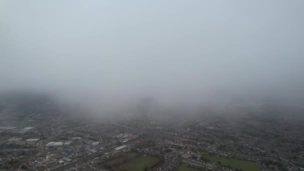Облака Дождя Над Британским Городом — стоковое видео