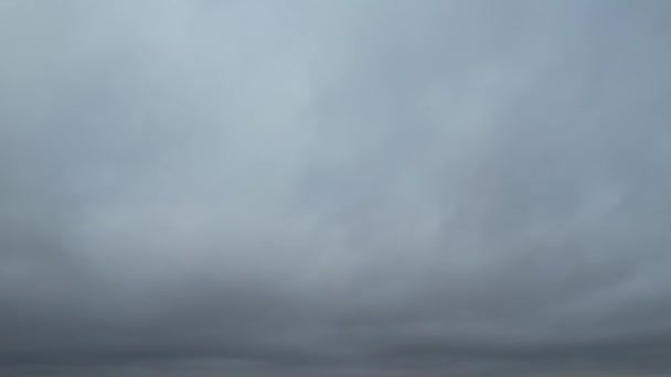 Regen Wolken Boven British Town — Stockvideo