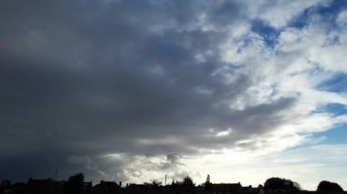 İngiltere 'de Muhteşem ve Dramatik Hareketli Bulutlar