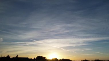 İngiltere 'de Muhteşem ve Dramatik Hareketli Bulutlar