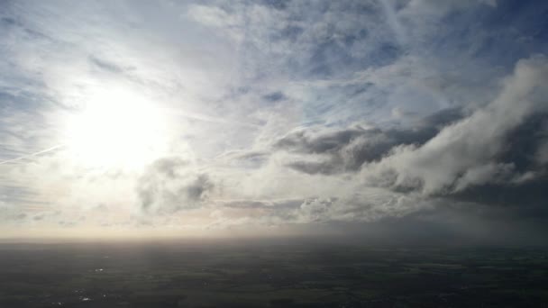 Gyönyörű Drámai Mozgó Felhők Anglia Felett — Stock videók