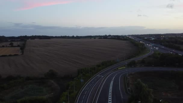 Υψηλή Γωνιακή Άποψη Των Βρετανικών Αυτοκινητοδρόμων Κατά Διάρκεια Της Ημέρας — Αρχείο Βίντεο