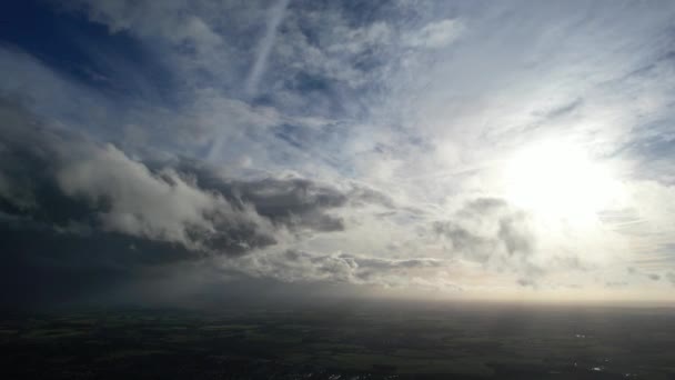 Gyönyörű Drámai Mozgó Felhők Anglia Felett — Stock videók