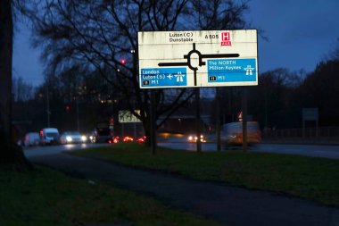 Gün batımında Şehir ve Yol 