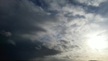 Şehrin üzerinde Muhteşem Kış Bulutları