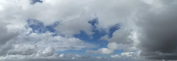 Nubes Dramáticas Lluviosas Sobre Ciudad — Foto de Stock