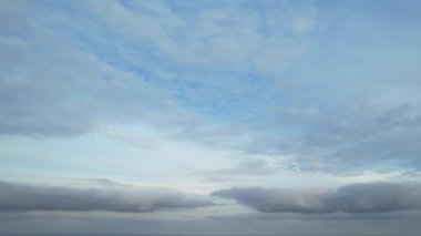 Dramatik Bulutların ve Gökyüzünün Güzel Yüksek Açılı Görüntüsü