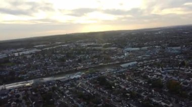 Luton 'da Günbatımı ve Renkli Bulutlar