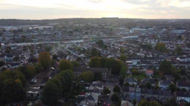 Luton 'da Günbatımı ve Renkli Bulutlar