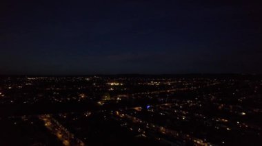 Geceleri şehrin havadan görünüşü