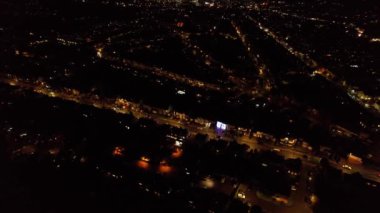 Geceleri şehrin havadan görünüşü