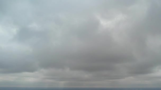 劇的な雲と空の美しい高角度映像 — ストック動画