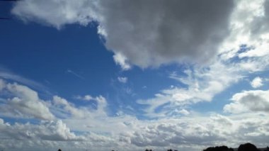 Güzel Yüksek Açılı Bulutlar ve Gökyüzü Görüntüsü