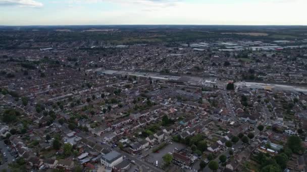 Chmury Deszczowe Nad British Town Widok Dzień Kamera Drona — Wideo stockowe