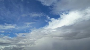 Güzel Yüksek Açılı Bulutlar ve Gökyüzü Görüntüsü