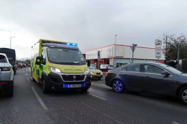 İngiltere 'nin Luton kasabasında İngiliz Yolu ve Trafik Görüş Açısı Düşük