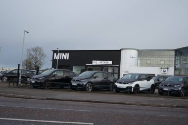 İngiltere 'nin Luton kasabasında İngiliz Yolu ve Trafik Görüş Açısı Düşük