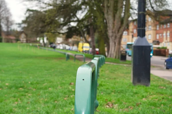 İngiltere 'nin Luton kasabasında İngiliz Yolu ve Trafik Görüş Açısı Düşük