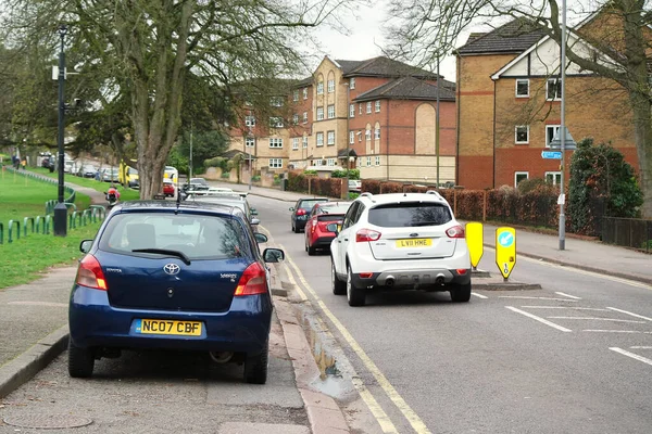 İngiltere 'nin Luton kasabasında İngiliz Yolu ve Trafik Görüş Açısı Düşük