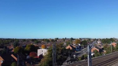 İngiltere 'nin Leagrave Londra Luton İstasyonu' nda tren. Hava ve yüksek açı görüntüleri İHA 'nın kamerasıyla çekiliyor..