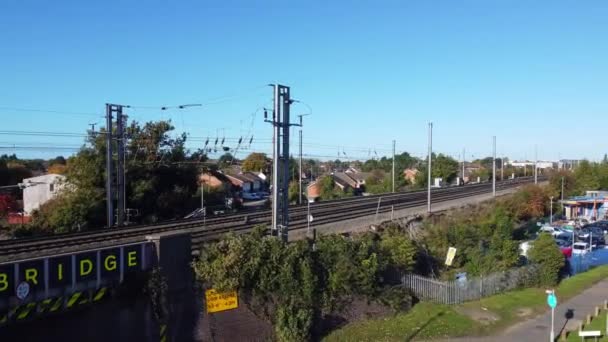 Leagrave London Luton Station 열차로 공중에서 촬영하고 각도의 드론의 카메라와 — 비디오