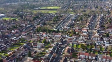 İngiliz şehrinin güzel yüksek açılı manzarası dramatik bulutlu bir günde, Luton Town Center 'ın hava manzarası