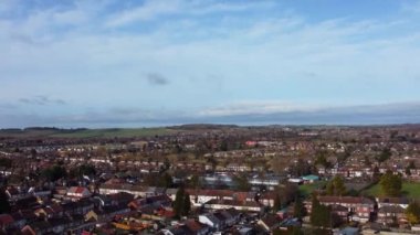 İngiliz şehrinin güzel yüksek açılı manzarası dramatik bulutlu bir günde, Luton Town Center 'ın hava manzarası