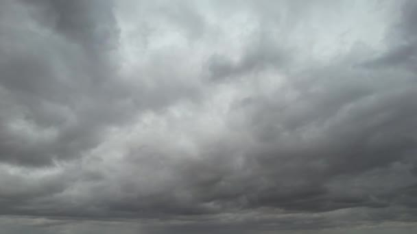 英国城镇 日光景 无人机摄影机上空的雨云 — 图库视频影像