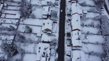 Kar düştükten sonra güzel İngiliz şehrinin yüksek açılı görüntüleri