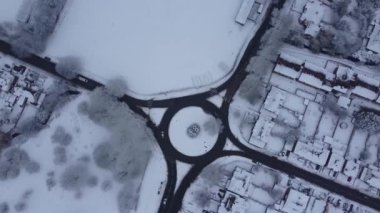 Kar düştükten sonra güzel İngiliz şehrinin yüksek açılı görüntüleri