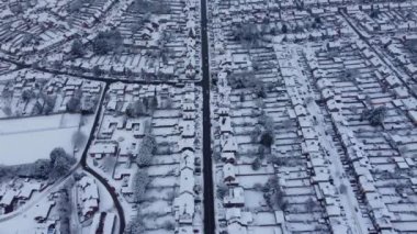 Kar düştükten sonra güzel İngiliz şehrinin yüksek açılı görüntüleri