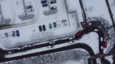 Kar düştükten sonra güzel İngiliz şehrinin yüksek açılı görüntüleri