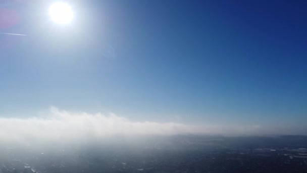 Hermoso Cielo Azul Día Soleado Sobre Ciudad Inglesa — Vídeo de stock