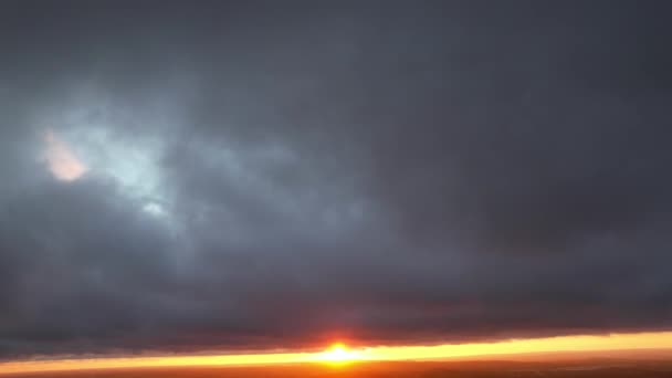Oranje Zonsondergang Wolken Boven Stad Mooiste Zonsondergang Scène Van Winter — Stockvideo