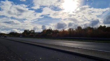 İngiliz şehrinin güzel yüksek açılı manzarası dramatik bulutlu bir günde, Luton Town 