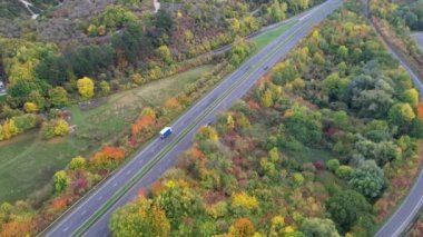 İngiliz şehrinin güzel yüksek açılı manzarası dramatik bulutlu bir günde, Luton Town 