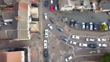 Yüksek Açı Konut Evleri ve Gömme Parkı Camii İngilizce, Drone Kamerası, Hava Görüntüsü  