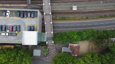 İngiliz şehrinin güzel yüksek açılı manzarası dramatik bulutlu bir günde, Luton Town Center 'ın hava manzarası
