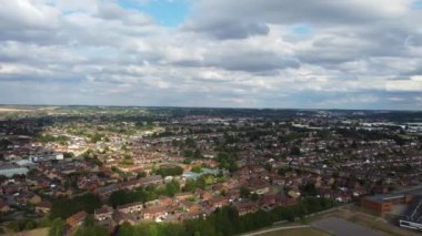 Londra Luton City 'nin yüksek açılı insansız hava aracı görüntüsü.