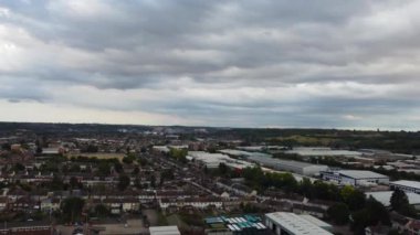 Londra Luton City 'nin yüksek açılı insansız hava aracı görüntüsü.