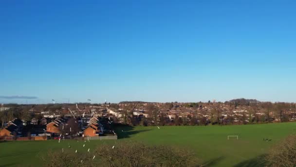 Hochwinkelaufnahme Von Wohnhäusern Auf Englisch Drohnenkamera Luftaufnahme — Stockvideo